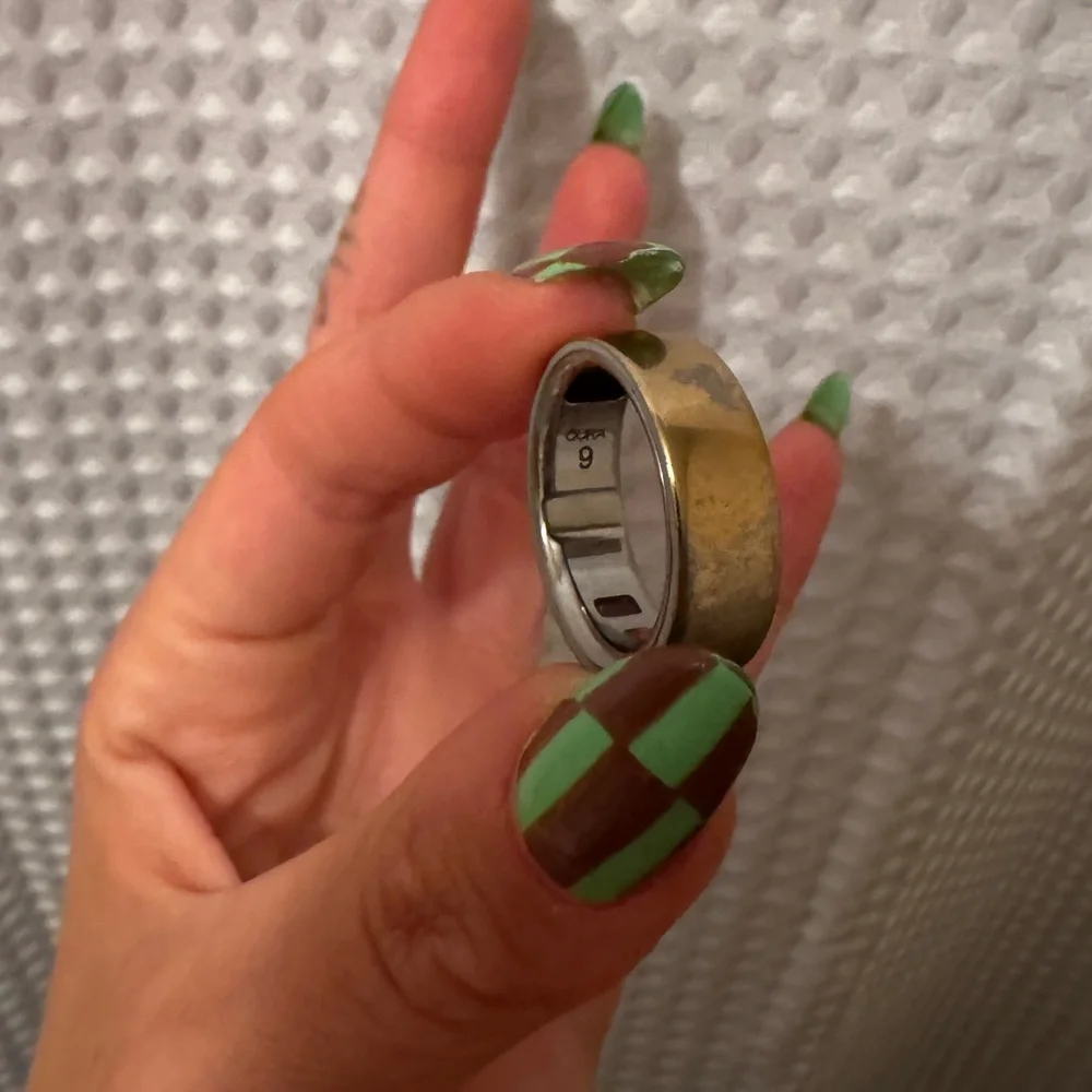 Gold Oura Ring 4 - SIZE 9 / WITH CHARGER